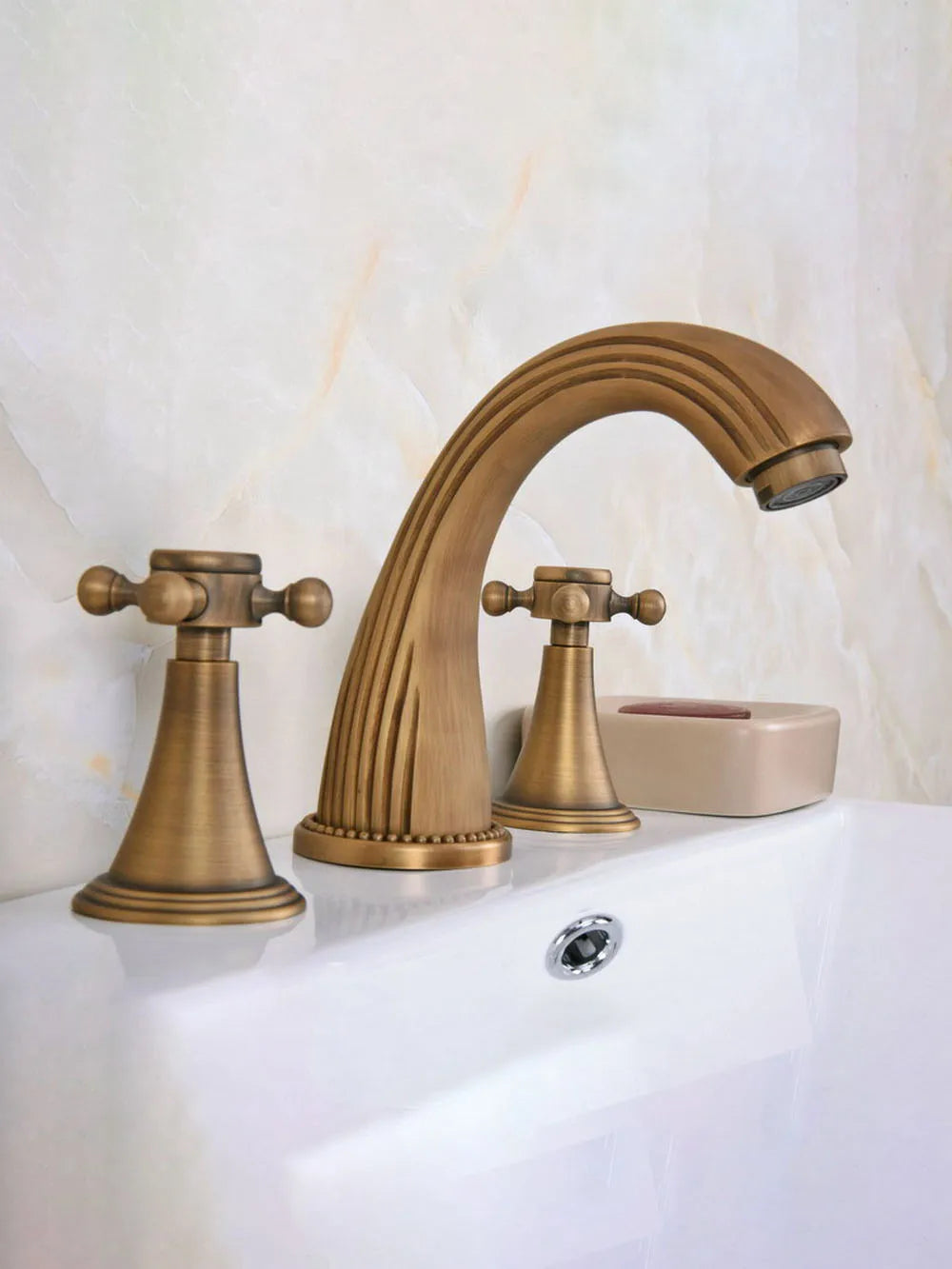 Vintage Retro Antique Brass Deck Mounted Dual Handles Widespread Bathroom 3 Holes Basin Faucet Mixer Water Taps man089