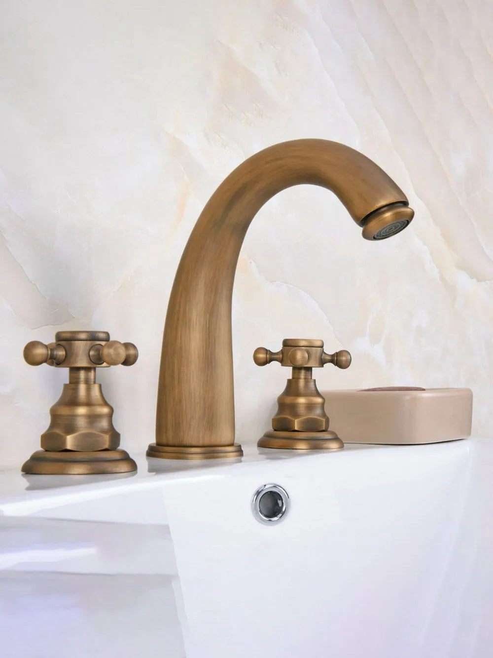 Vintage Retro Antique Brass Deck Mounted Dual Handles Widespread Bathroom 3 Holes Basin Faucet Mixer Water Taps man077